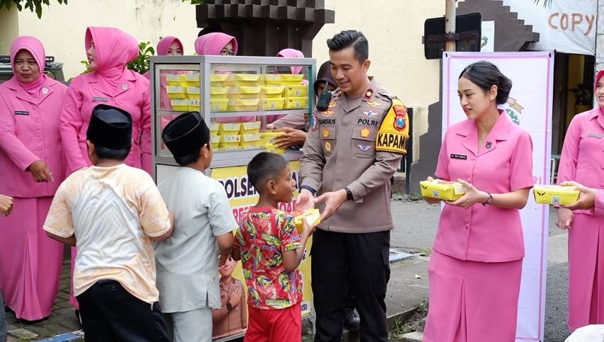 Awali 2026, Polsek Taman dan Bhayangkari Gelar Aksi Sosial Jumat Berkah