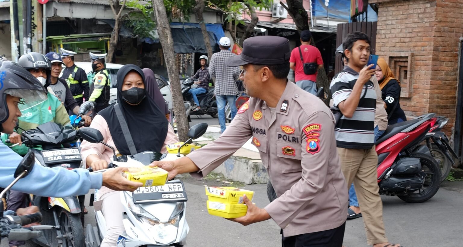Jumat Berkah Polsek Taman, Wujud Kepedulian Polri kepada Masyarakat