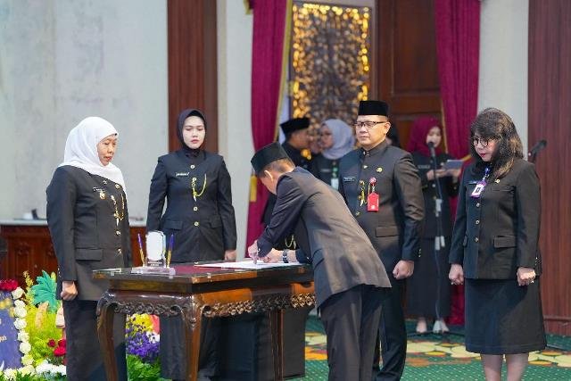 Gubernur Jatim Lantik 128 Kepala Sekolah