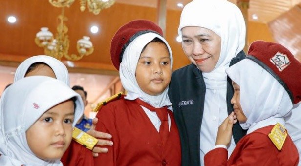 Pemprov Jatim Terapkan Aturan Penggunaan Gadget di Sekolah