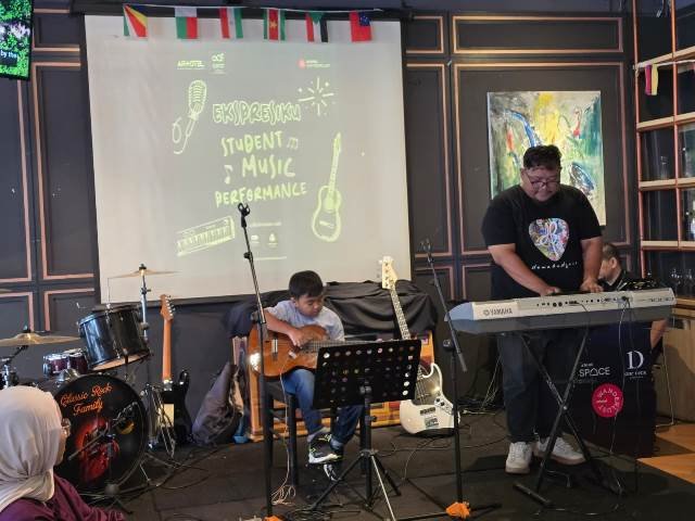 Ekspresiku di Artotel Hayam Wuruk Surabaya Jadi Ajang Musik Talenta Muda