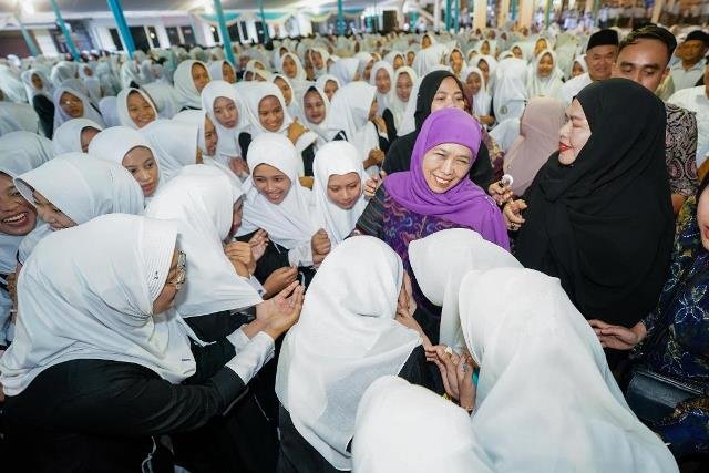 Khofifah Sambangi Ponpes Zainul Hasan Genggong Probolinggo