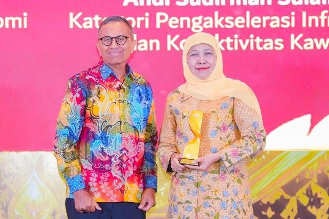 Gubernur Jatim Raih Dua Penghargaan Top Regional Leader Award 2026