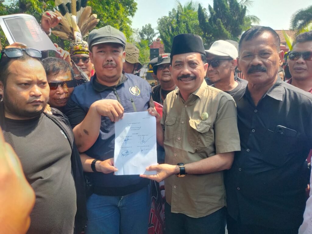 PWI dan IJTI Nganjuk Gelar Aksi Damai, Desak Presiden Prabowo Klarifikasi Pernyataan ‘Londo Ireng’