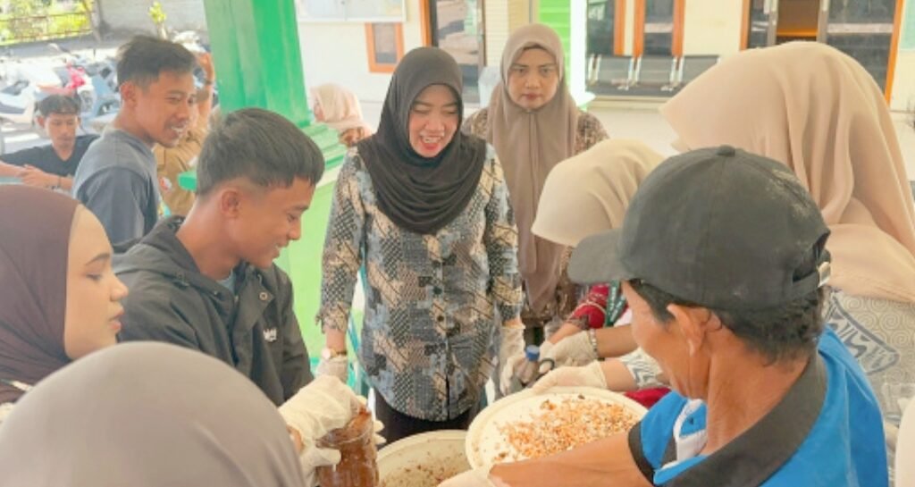 Desa Soko Jadi Percontohan Pemanfaatan Limbah Mebel untuk Budidaya Jamur Tiram