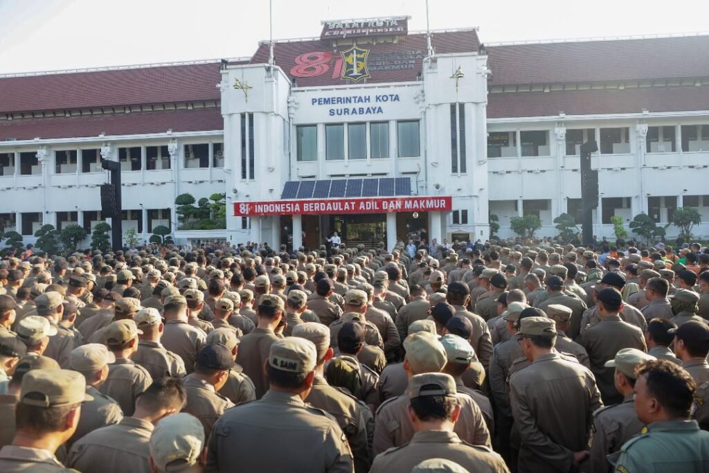 Kumpulkan Seluruh Jajaran Pemkot Surabaya, Eri Minta Percepat Tuntaskan Aduan Warga