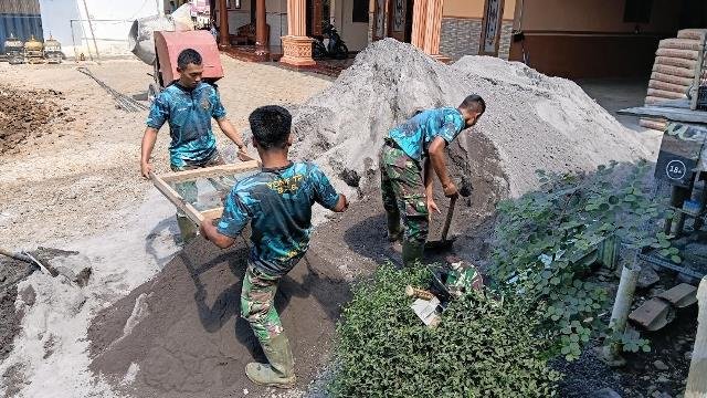 Satgas TMMD ke-129 di Lumajang Lakukan Perabatan Jalan