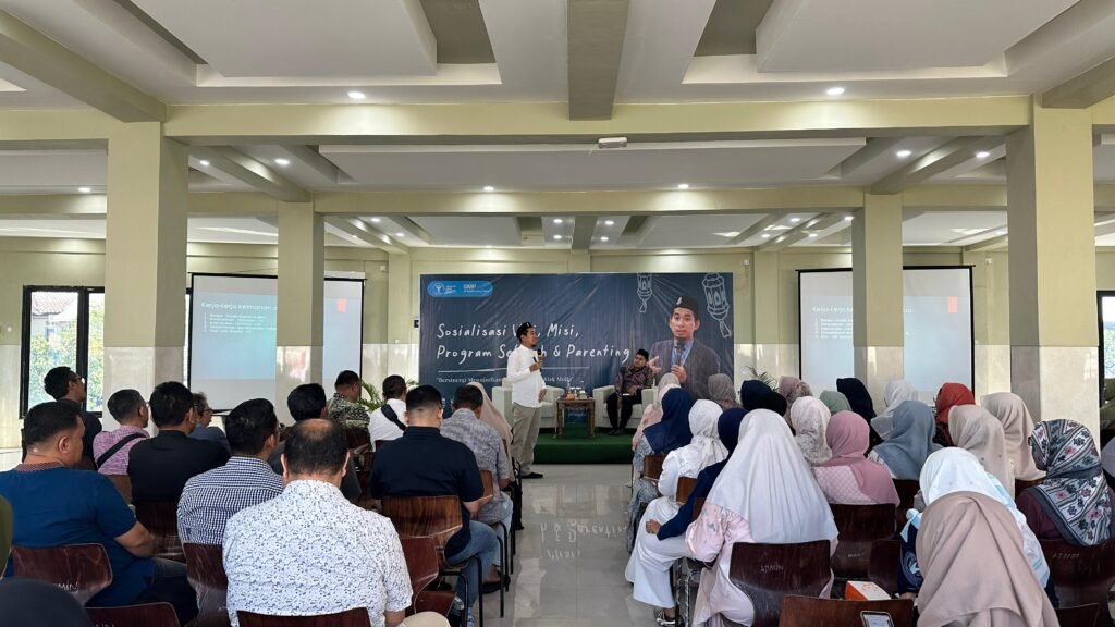 SMP Al Muslim Sidoarjo Perkuat Sinergi dengan Orang Tua Lewat Sosialisasi dan Parenting