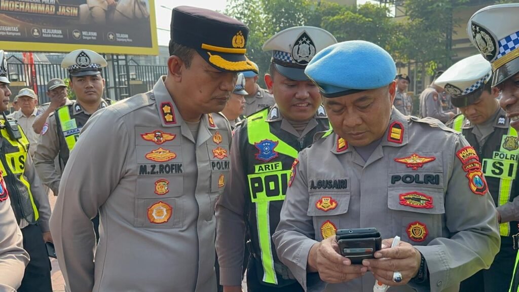 Cegah Judi Online, Wakapolresta Sidoarjo Sidak HP Anggota