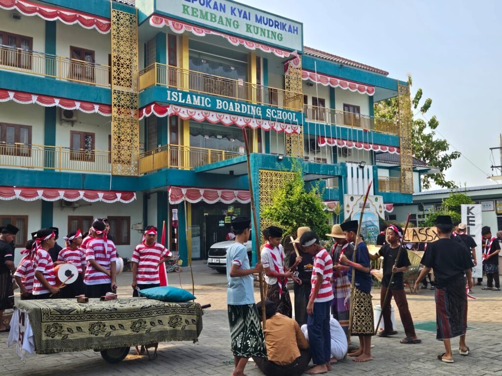 Bukan Sekadar Seremonial, MTs dan MA Kyai Mudrikah Kembang Kuning Sulap Perayaan Kemerdekaan Jadi Laboratorium Karakter