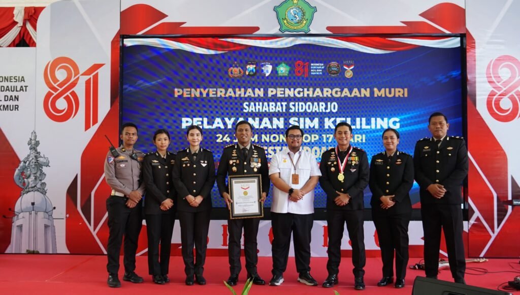 SIM Keliling Sidoarjo 24 Jam Nonstop Pecahkan Rekor MURI