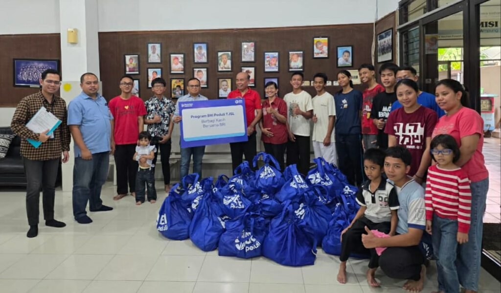 BRI Region 12 Surabaya Salurkan Paket Sembako ke 9 Panti Asuhan dan Gereja, Tebar Kepedulian Sambut HUT ke-81 RI