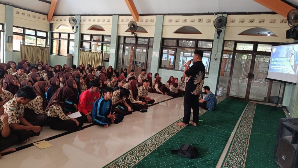 Dukung MBG, BBPOM Surabaya Edukasi Siswa tentang Keamanan Pangan