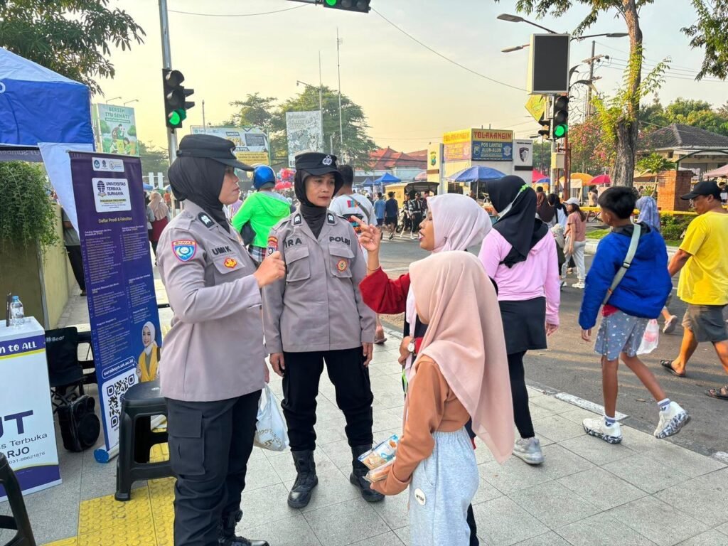 Jaga Kamtibmas, Polwan Polresta Sidoarjo Patroli CFD Alun-Alun Sidoarjo