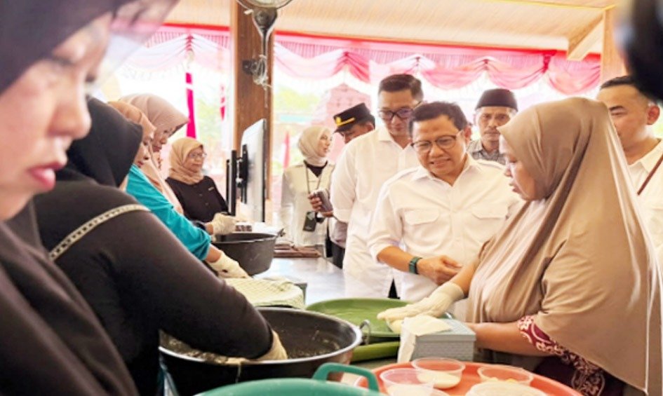 Menko PM Soroti Pentingnya Pembiayaan dan Pendampingan untuk Usaha Ultra Mikro di Gresik