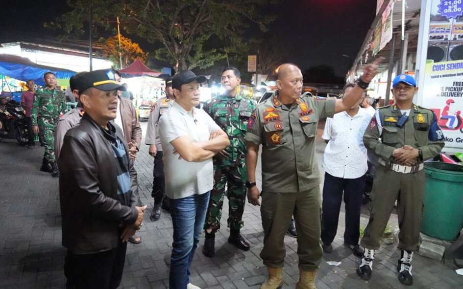 GEMPUR! 1.696 Botol Miras Ilegal Disita, Ruko Berkedok Vape Digerebek