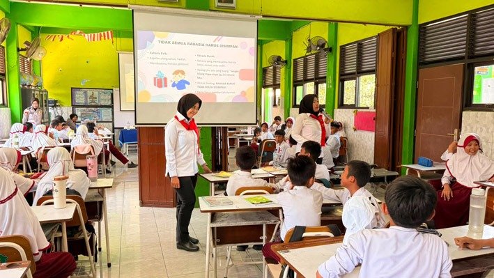 Polwan Goes To School Edukasi Siswa SDN Cemengkalang Cegah Kekerasan Seksual