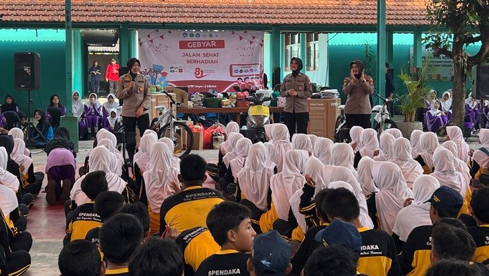 Polwan Goes to School, SMPN 2 Krian Dapat Edukasi Cegah Bullying dan Narkoba
