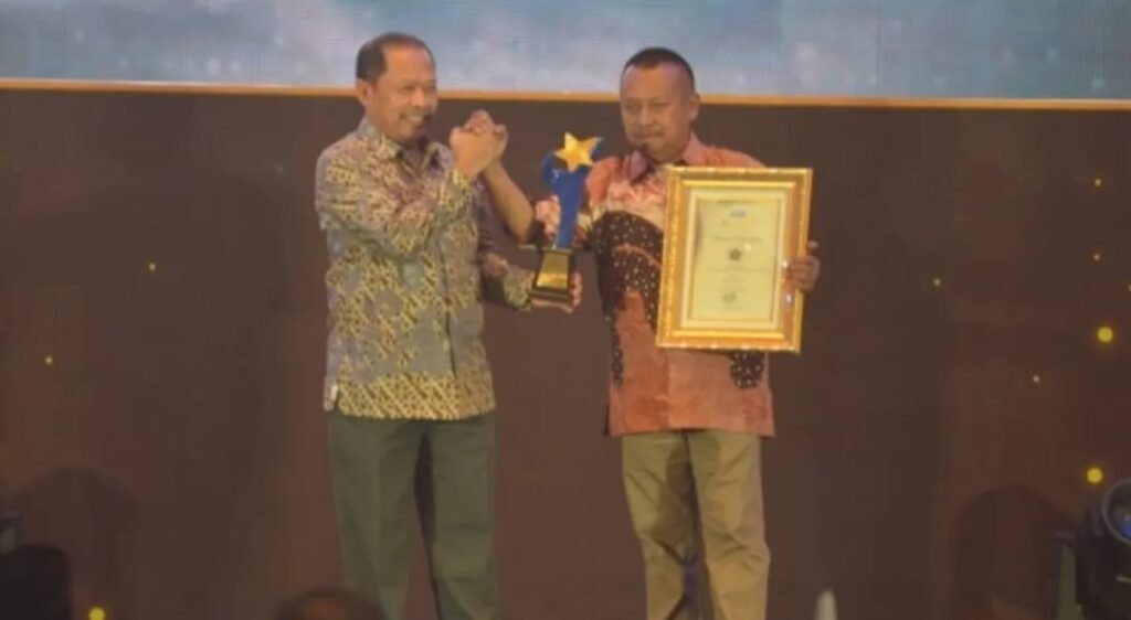 Lutfi L Hakim Raih Radar Surabaya Award 2026 sebagai Tokoh Pers Jawa Timur