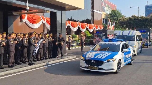 Polda Jatim Berangkatkan Bantuan untuk Korban Bencana NTT