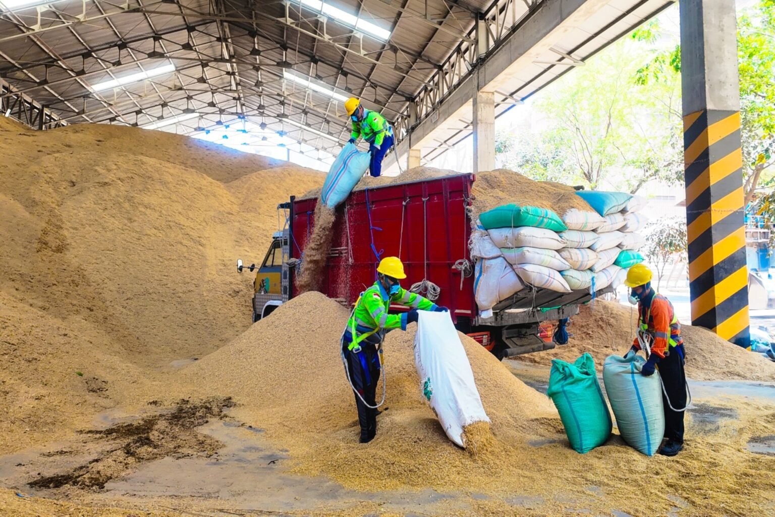 SIG Pabrik Tuban Gunakan Sekam Padi hingga 400 Ton Sehari sebagai Bahan Bakar Alternatif