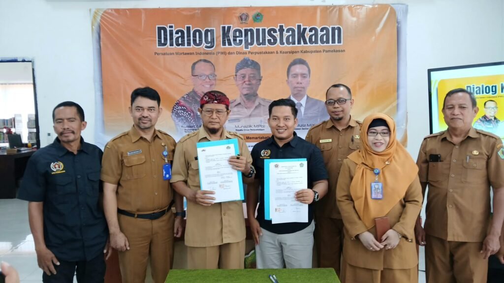PWI Pamekasan dan Dinas Perpustakaan Teken MoU, Dorong Transformasi Literasi Lewat Gawai