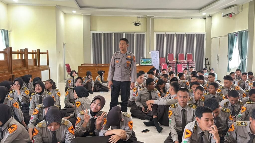 Polresta Sidoarjo Bekali Siswa SMA Bhayangkari Porong Pemahaman Dasar AI