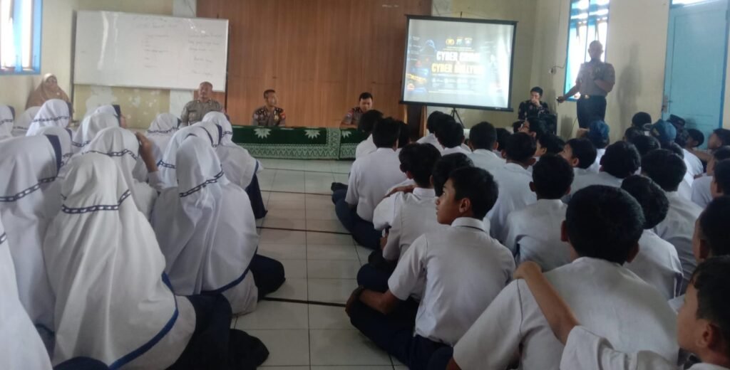 Sat Binmas Polresta Sidoarjo Beri Pembinaan Pelajar SMP Muhammadiyah 8 Tanggulangin