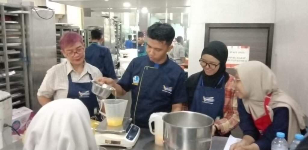 Bogasari dan Pemkot Surabaya Latih 25 Warga Kembangkan UKM Makanan