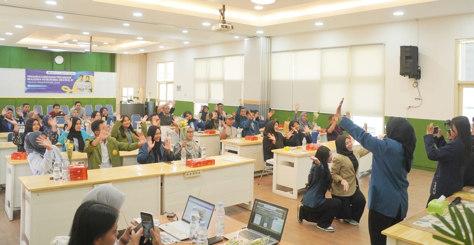 Petrokimia Gresik Beri Beasiswa kepada 17 Mahasiswa Berprestasi lewat BESTRO 2026