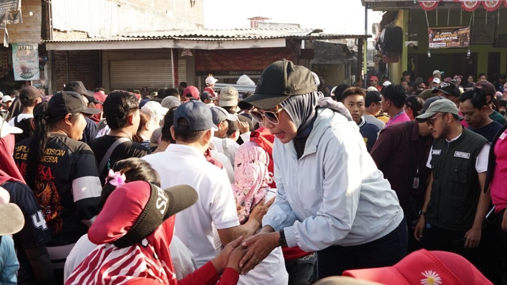 Meriahkan HUT Ke-81 RI, Ribuan Warga Pabean Sidoarjo Ikuti Jalan Sehat