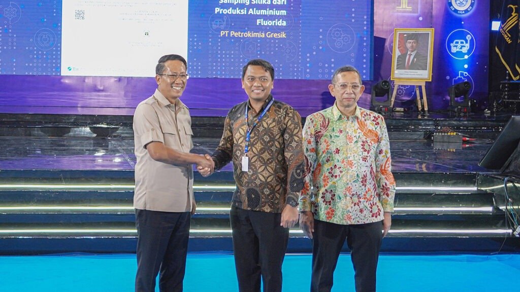 Inovasi Silika Petrokimia Gresik Raih Sertifikat Paten Sederhana dari Kementerian Hukum