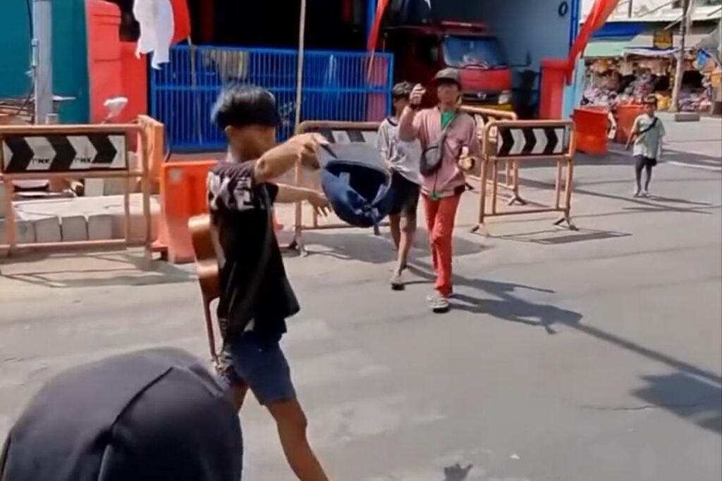 Anak Jalanan Dikeluhkan Para Peziarah Ampel