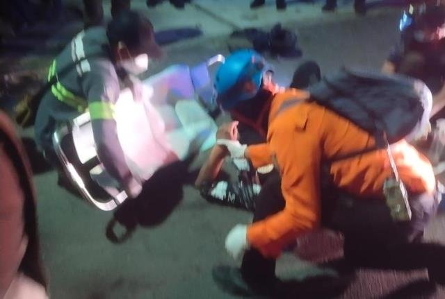 Seorang Pria Ditemukan Terkapar Bersimbah Darah di Jalan