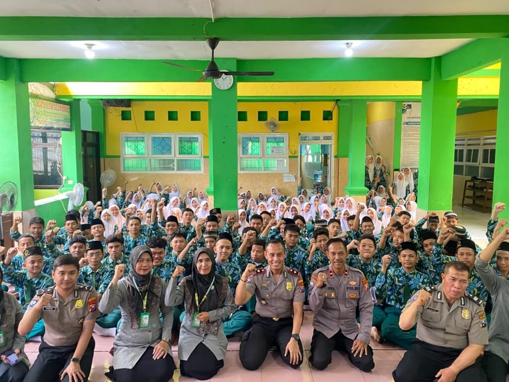 Polresta Sidoarjo Edukasi Pelajar MA Nurul Huda Cegah Kenakalan Remaja