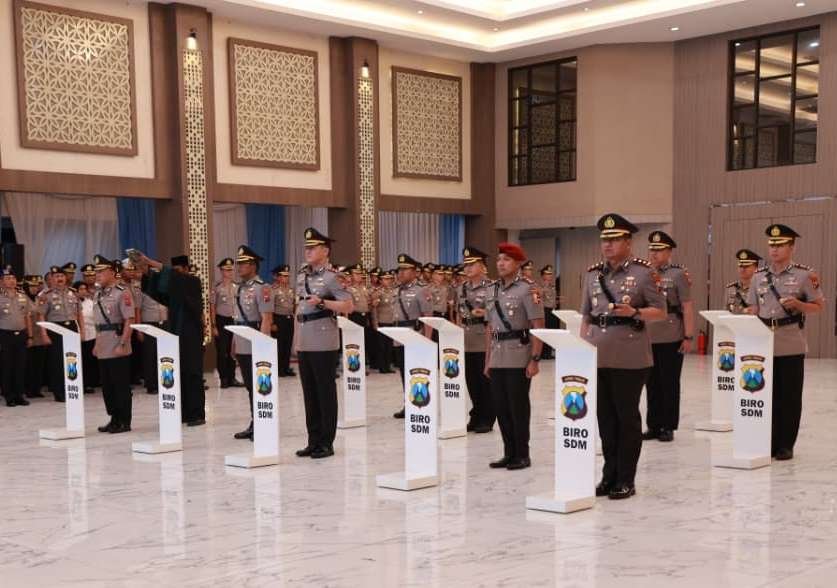 Kapolda Jatim Pimpin Sertijab Beberapa Kapolres