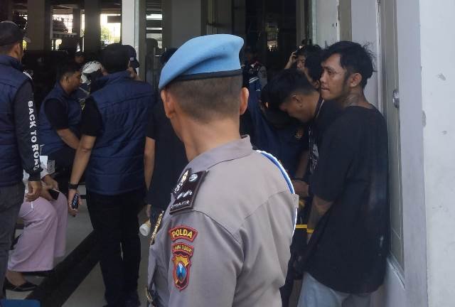Polda Jatim Gelar Operasi Narkoba di Terminal Joyoboyo